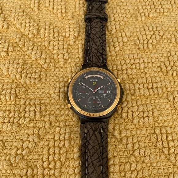 *{{Ferrari Formula Quartz Chronograph Watch}} - Picture 2 of 10